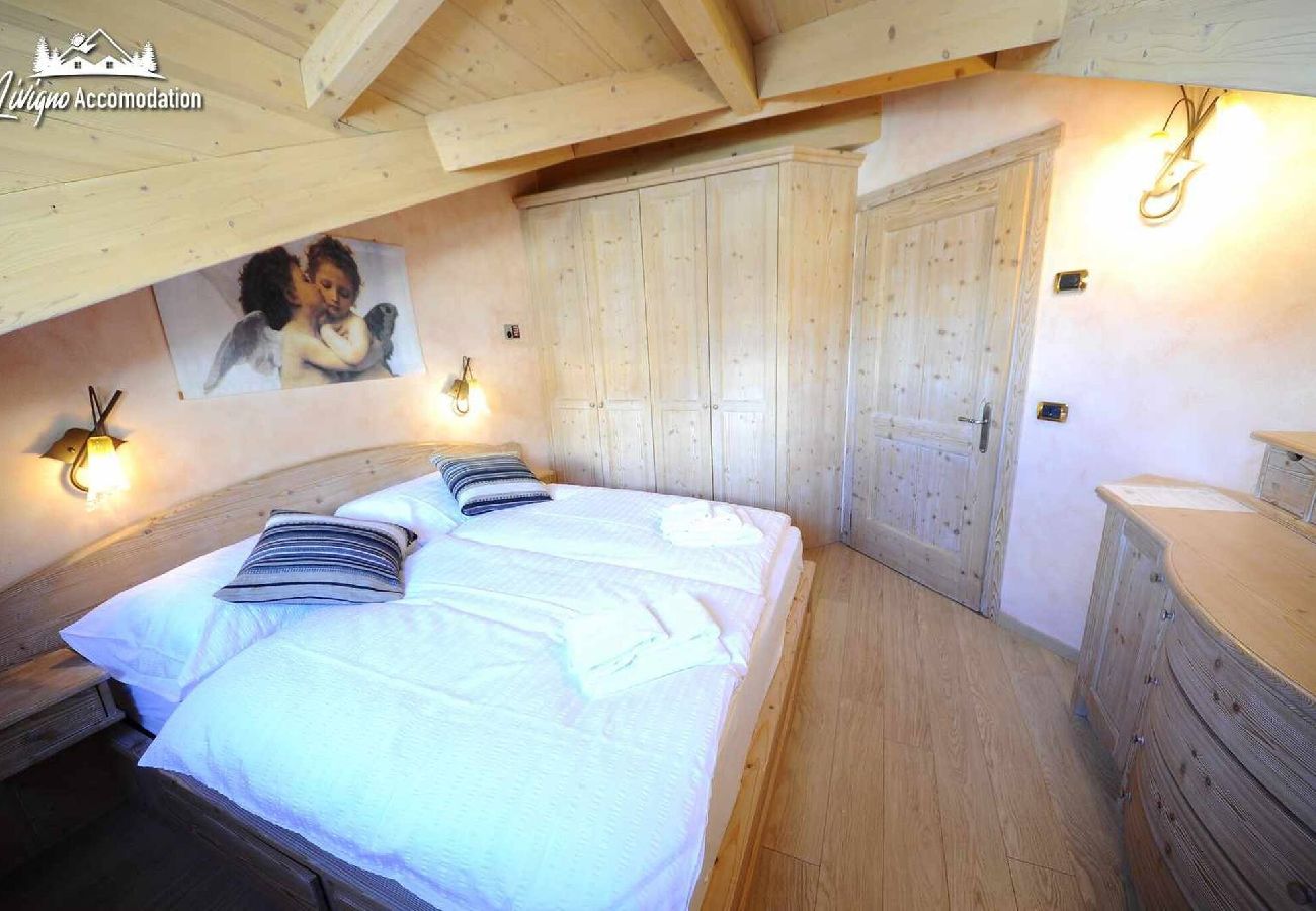 Ferienwohnung in Livigno - Chalet Lucky Attic Exlusive Chalet with fireplace 