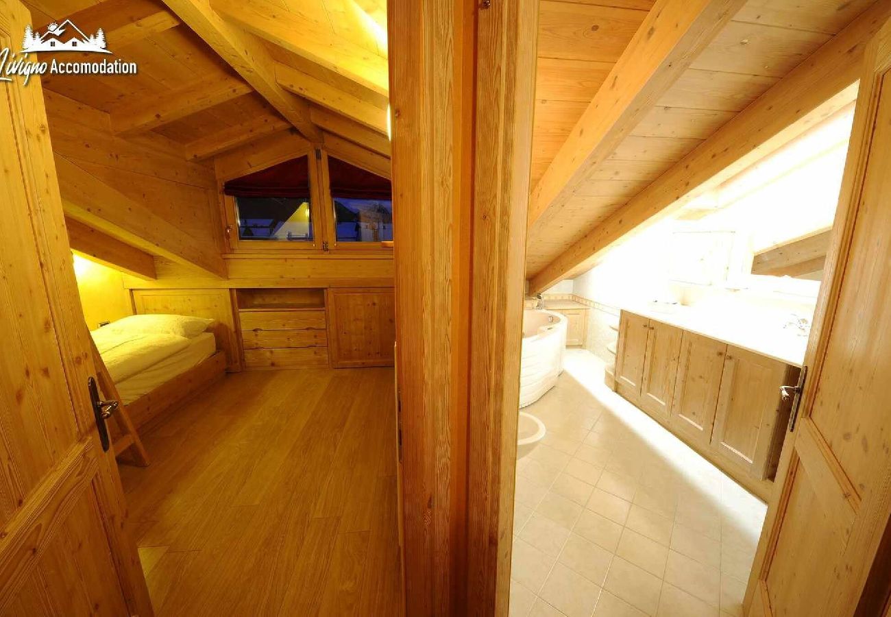 Ferienwohnung in Livigno - Chalet Lucky Attic Exlusive Chalet with fireplace 
