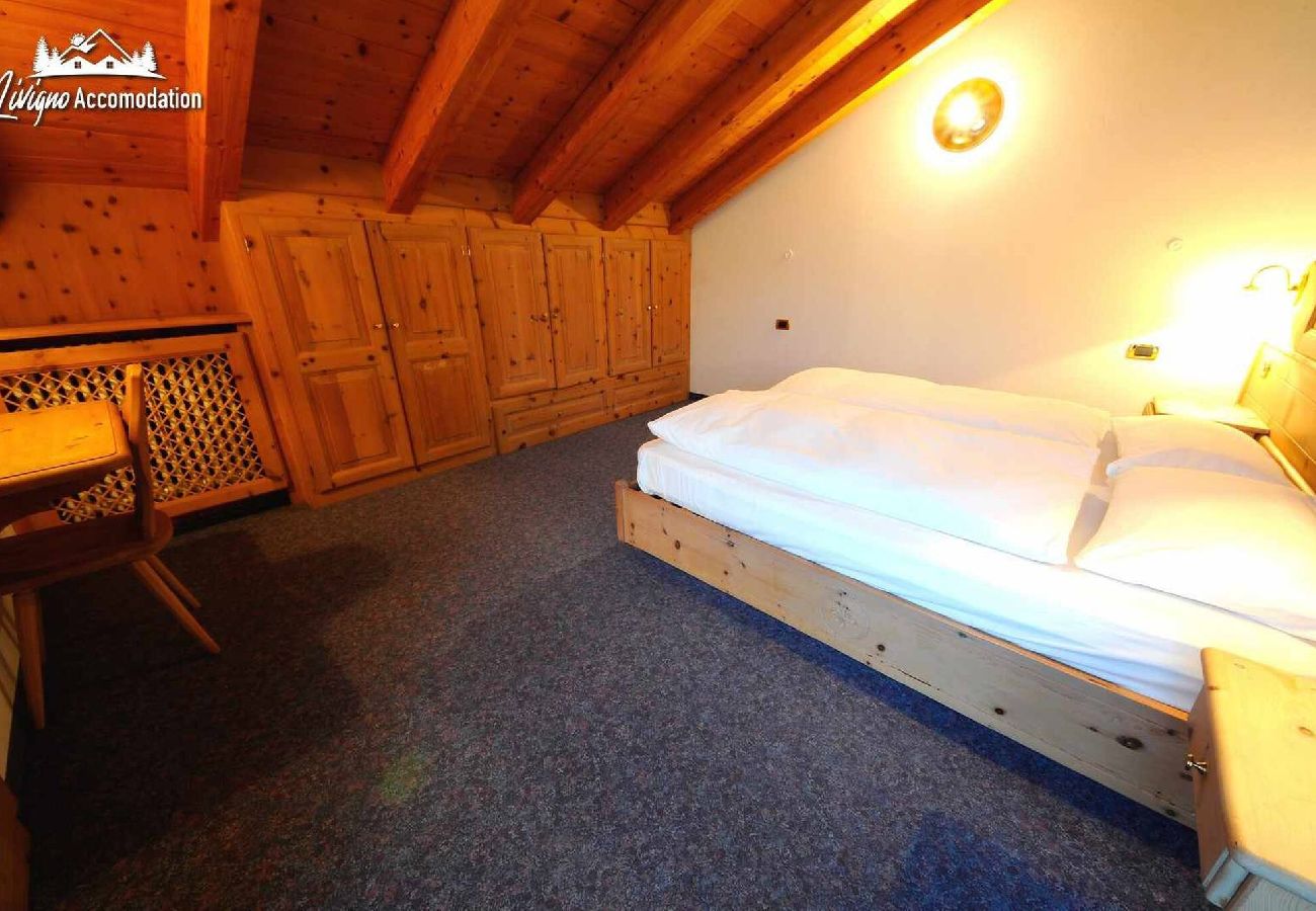 Ferienwohnung in Livigno - Dreizimmerwohnung mit Balkon und Bergblick