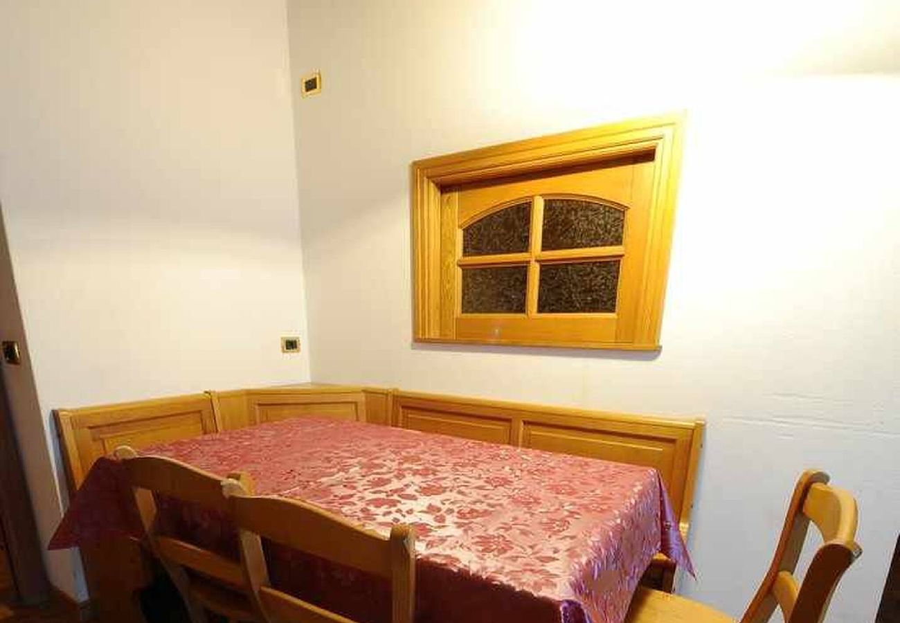 Ferienwohnung in Livigno - Dreizimmerwohnung mit Balkon und Bergblick