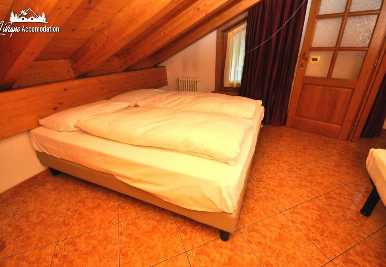 Ferienwohnung in Livigno - Dreizimmerwohnung mit Balkon und Bergblick
