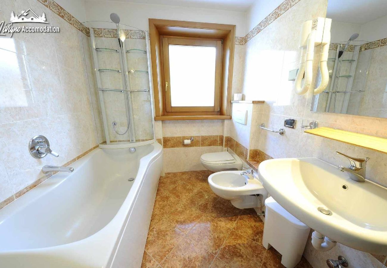 Ferienwohnung in Livigno - Dreizimmerwohnung mit Balkon und Bergblick