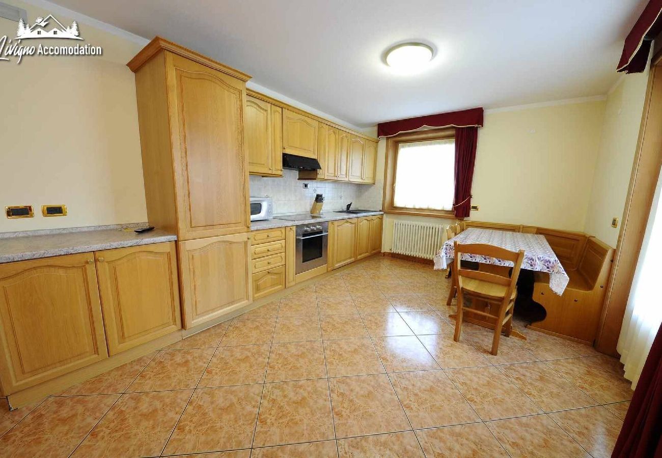 Ferienwohnung in Livigno - Dreizimmerwohnung mit Balkon und Bergblick