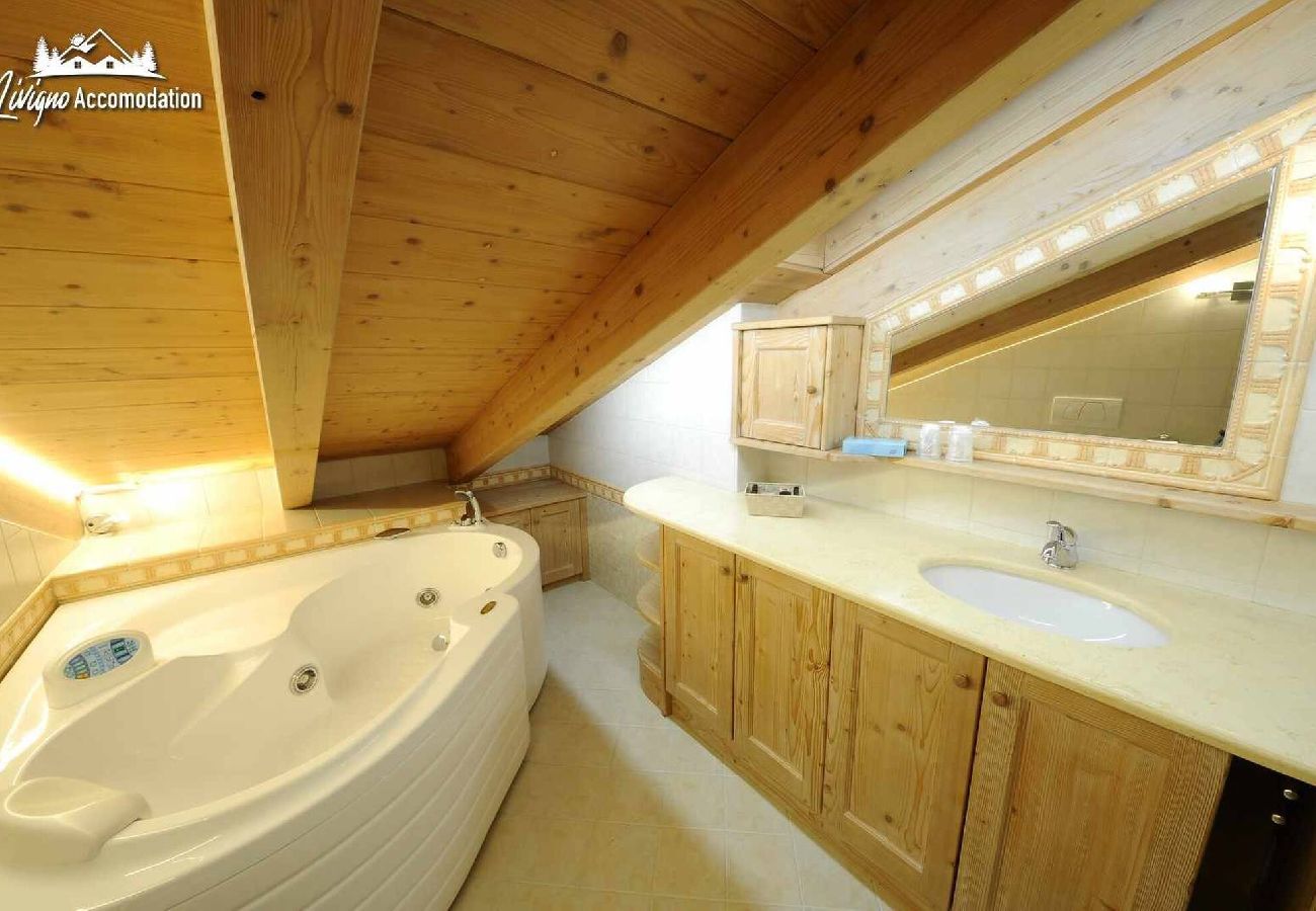 Apartment in Livigno - Chalet Lucky Attic Exlusive Chalet with fireplace 