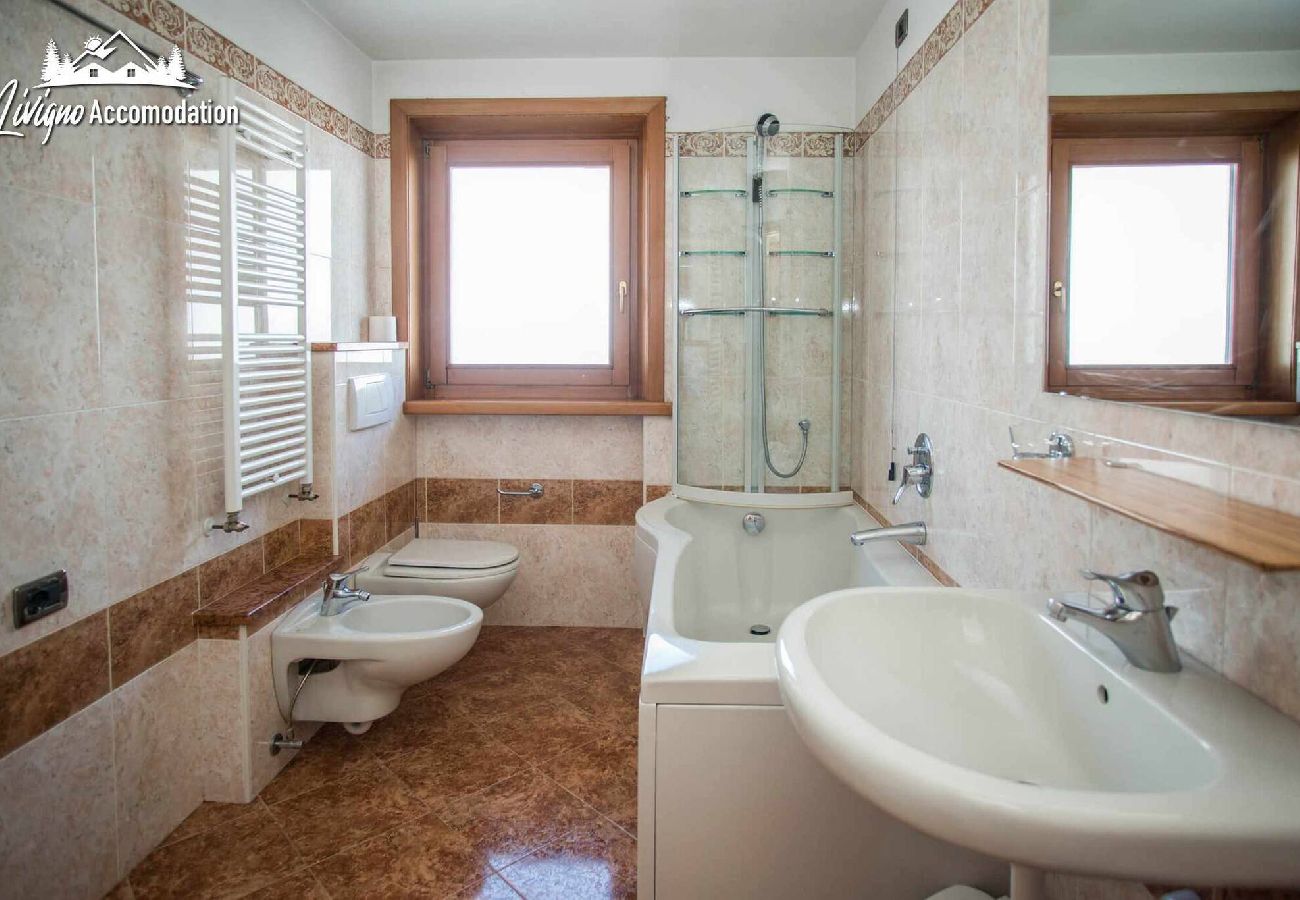 Apartment in Livigno - Three-room apartment with balcony and mountain view