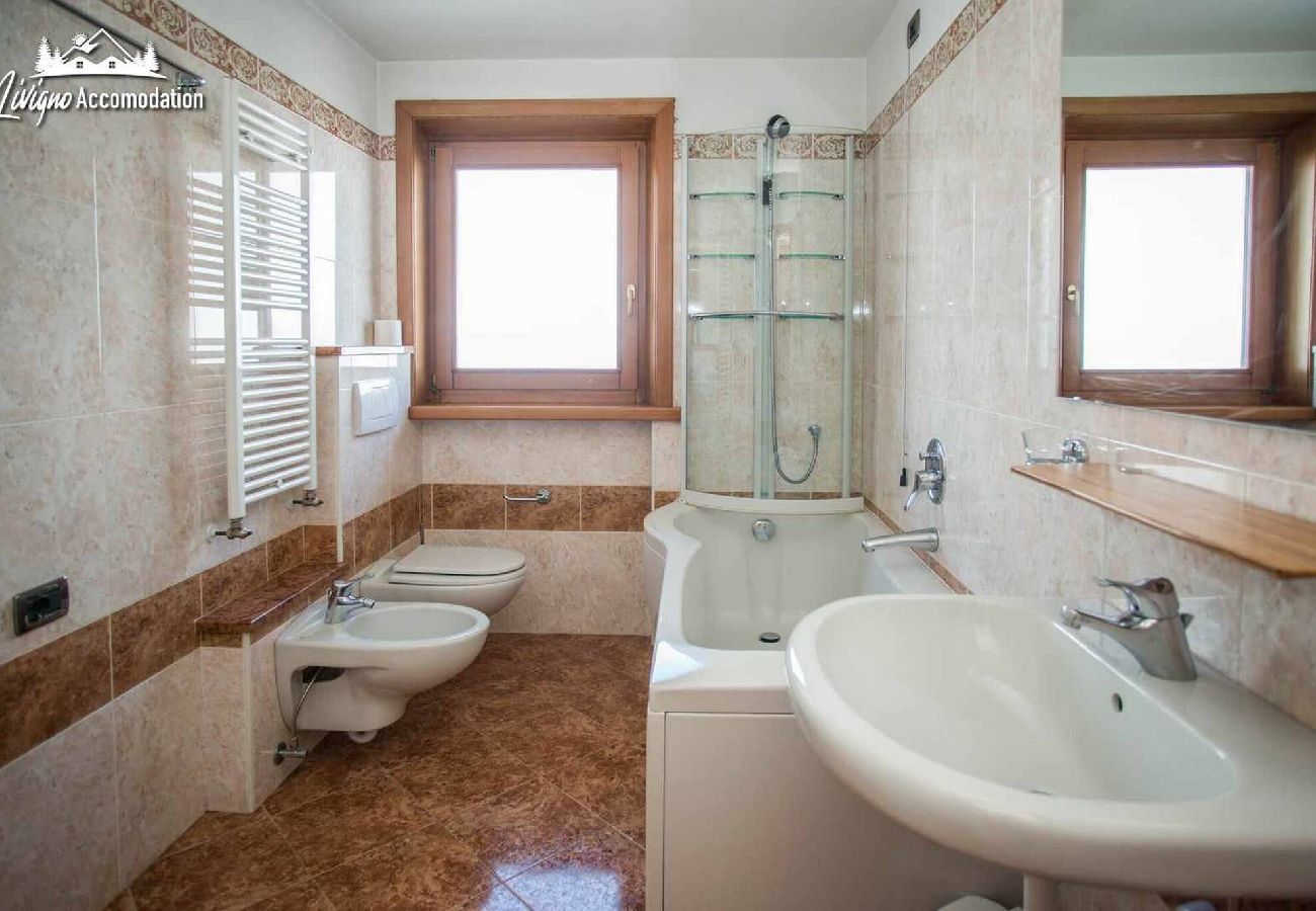 Apartment in Livigno - Three-room apartment with balcony and mountain view