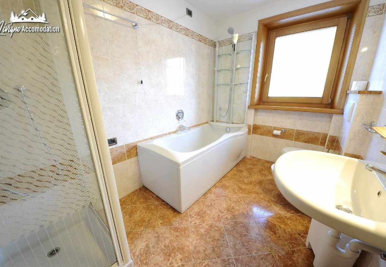 Apartment in Livigno - Three-room apartment with balcony and mountain view